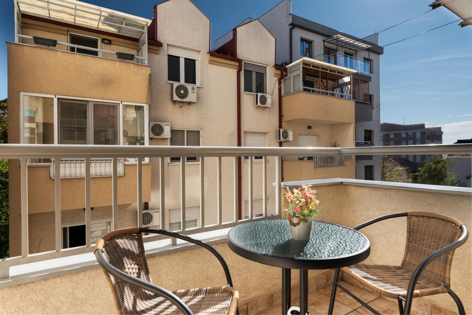Harizma Apartmani Kragujevac Exterior photo